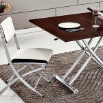 Складной стул белого цвета