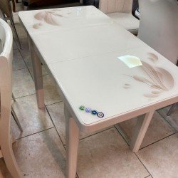 Обеденный стол маленького размера из закаленного стекла 